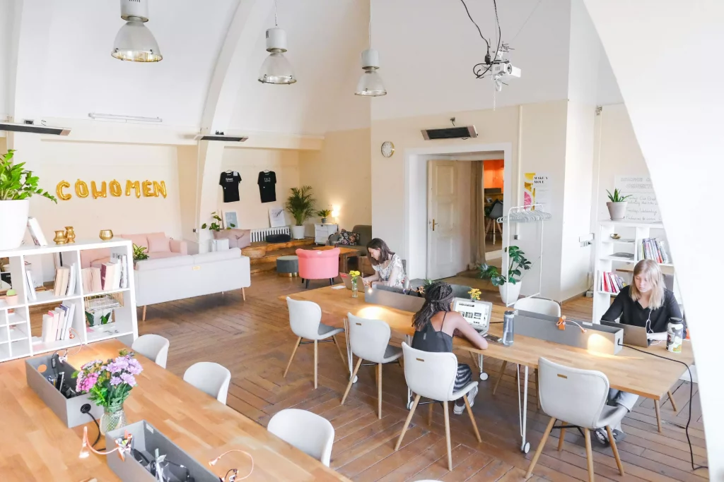Hot desks and dedicated desks in coworking spaces