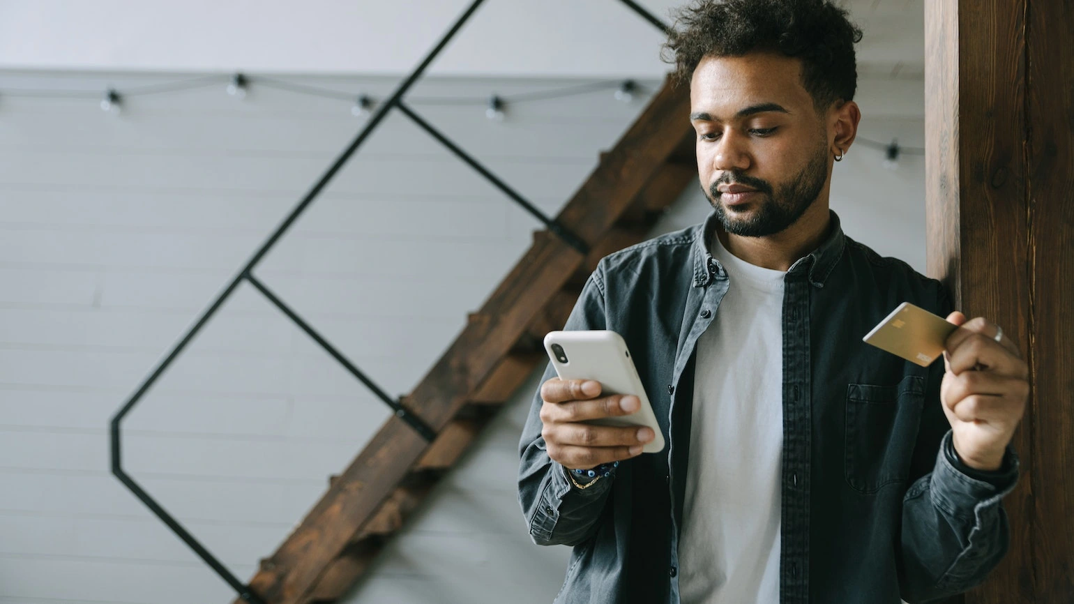 Member using unmanned automated coworking space