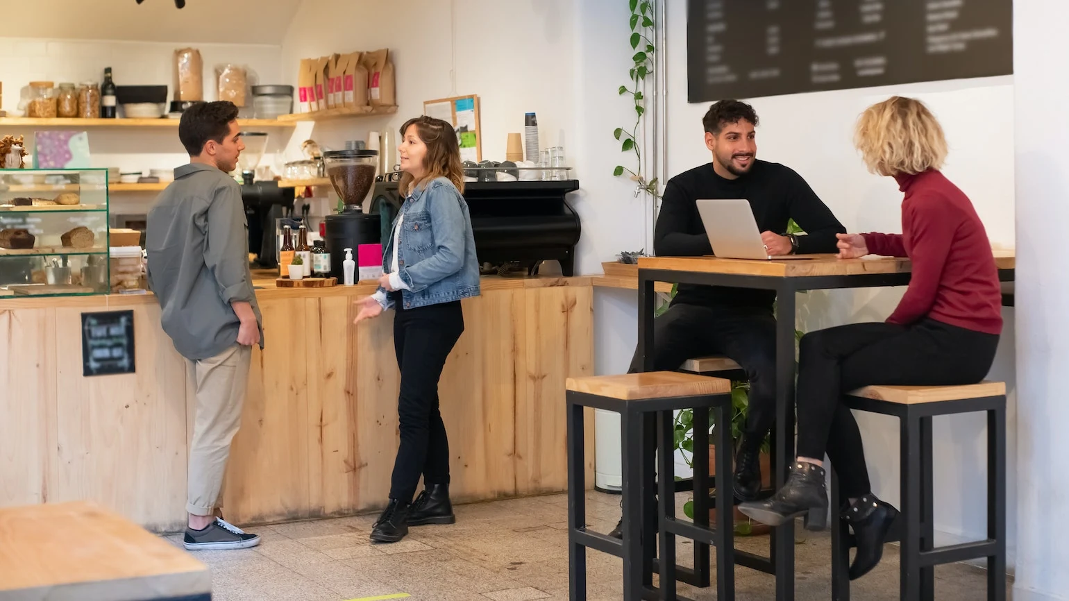 Benefits of collaborating with local businesses as a coworking operator